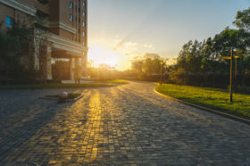 Ellentmondásos időszak elé néz a lakáspiac