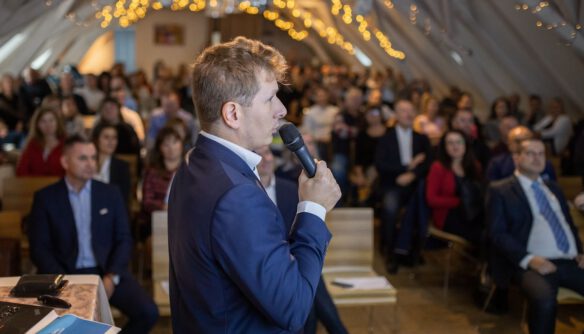 Balla Ákos egy korábbi ingatlan.com Konferencia előadása közben.