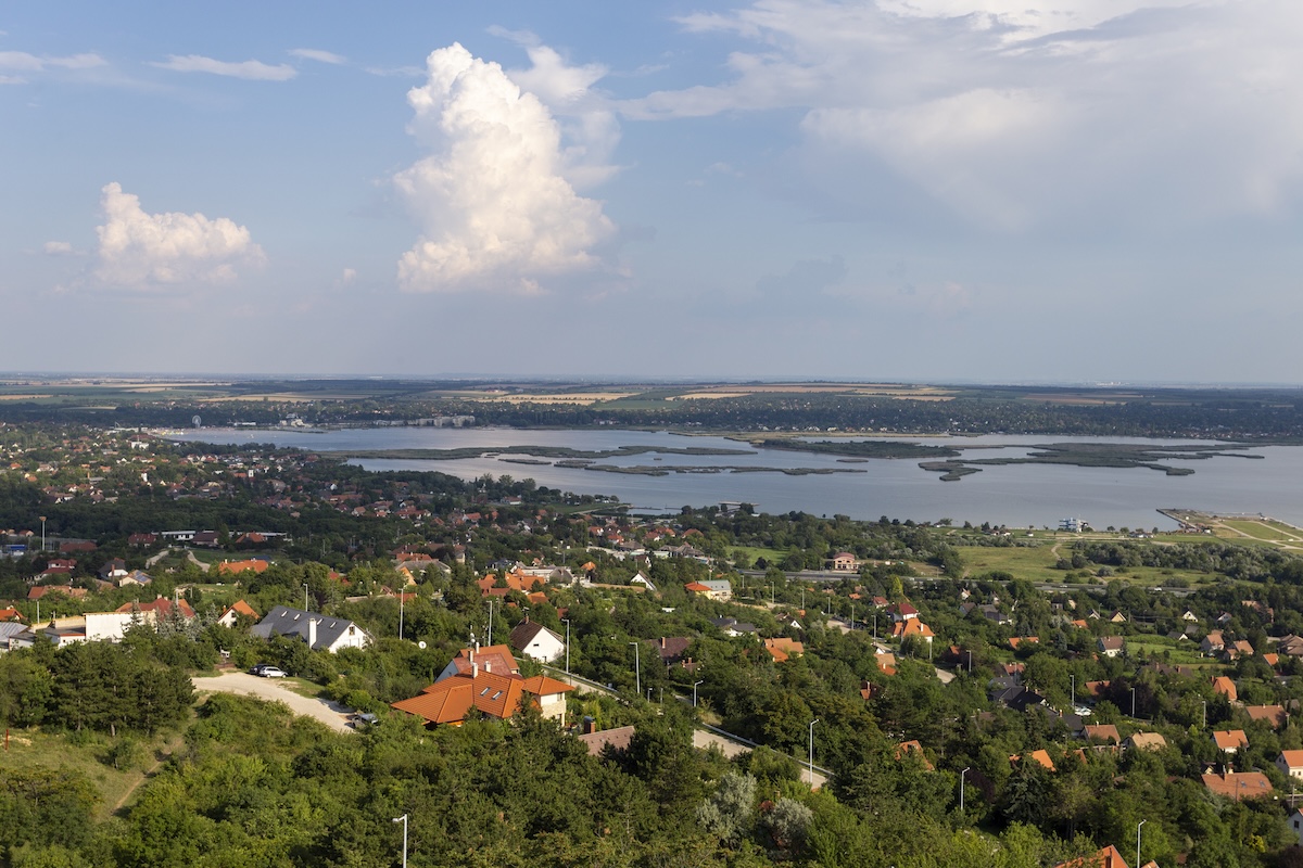 A Velencei-tó és partja madártávlatból